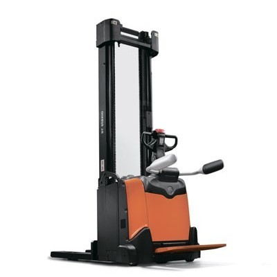 Аренда электроштабелера TOYOTA SPE140 Triplex HiLo 5400